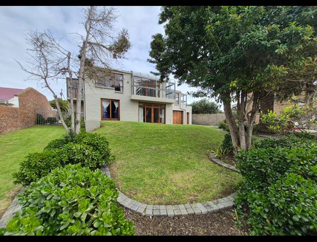 5 BEDROOM HOUSE FOR SALE IN BAYVIEW